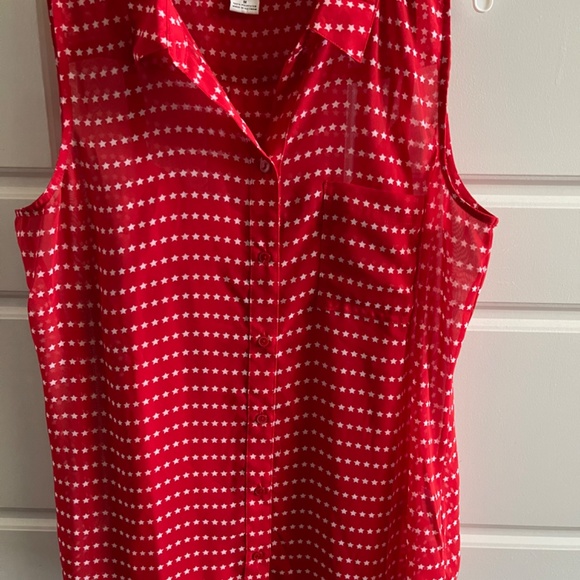 Red star print sleeveless shirt with red tank top - Picture 3 of 3